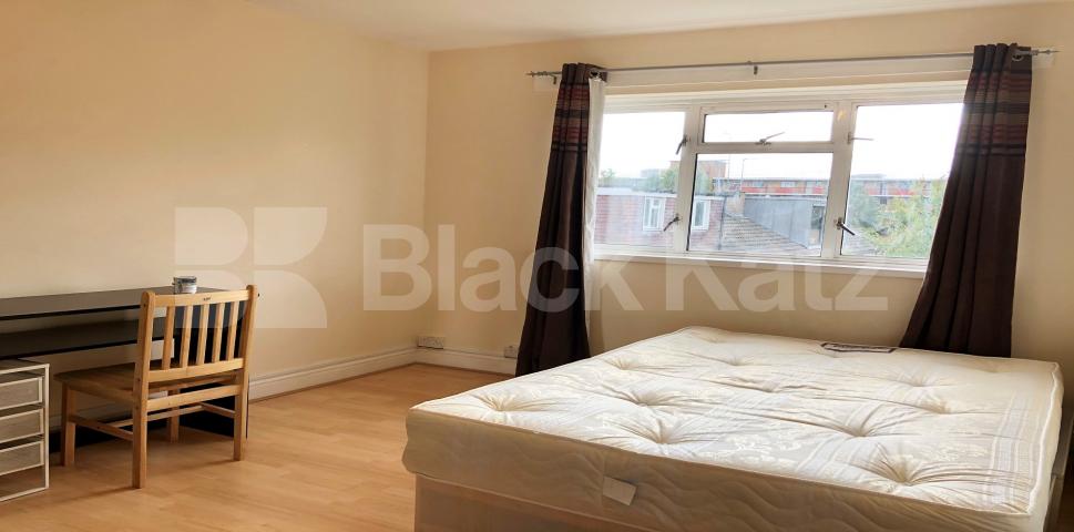 			LET, 3 Bedroom, 1 bath, 1 reception Apartment			 Sidney Square, Whitechapel